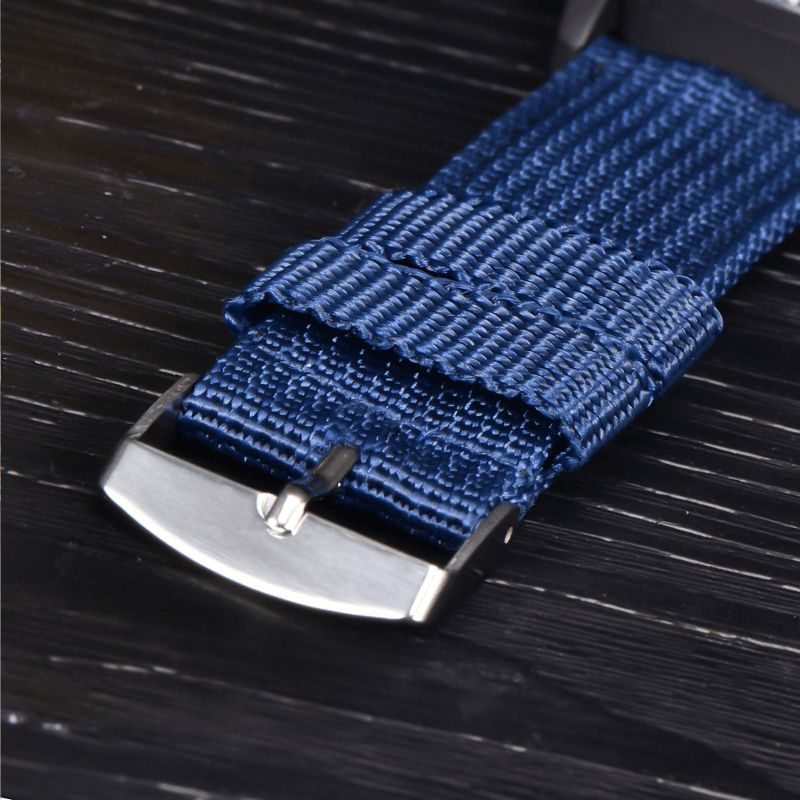 Xinew 2229D Military Casual Miesten Nylon Canvas Band Data Display Vedenpitävä Suuri Kellotaulu Urheilu Kvartsi Kello